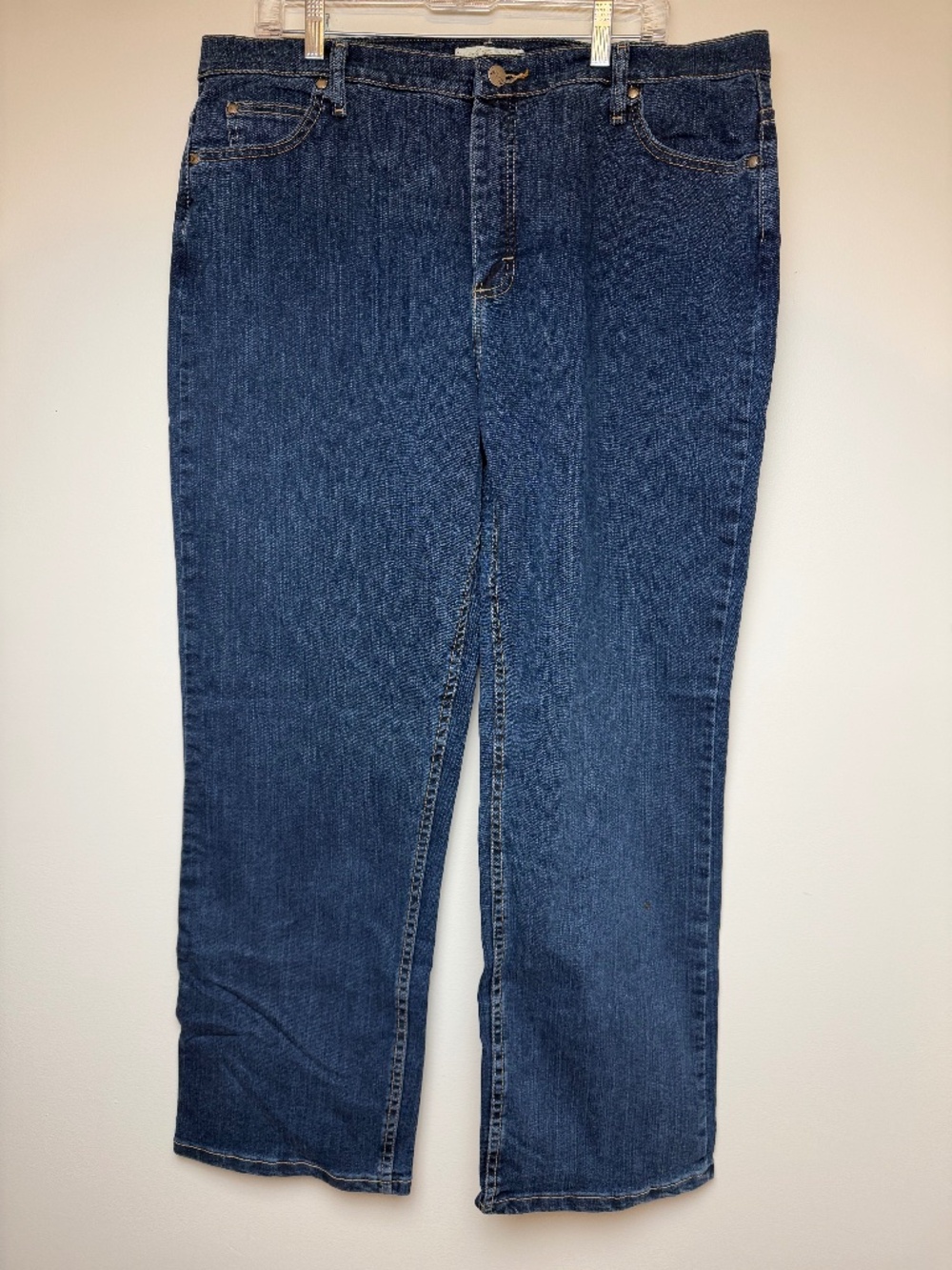 NWT Wrangler Women's Relaxed Fit Straight Leg Jeans Size 18x30 22X30